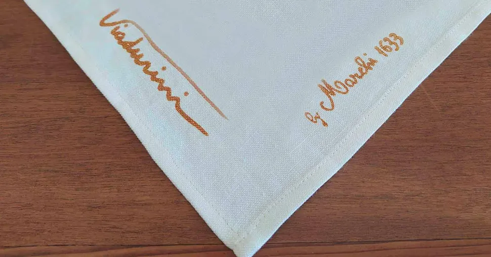 Tovaglia d’Arte con Disegno Stampato a Mano d’Alto Artigianato Italiano