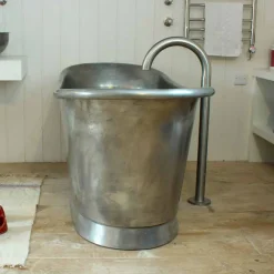 Vasca da bagno freestanding in rame con finitura in ferro bianco vintage Julia