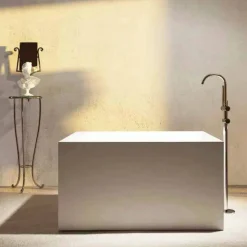 Vasca da bagno quadrata freestanding di design Argentera, made in Italy