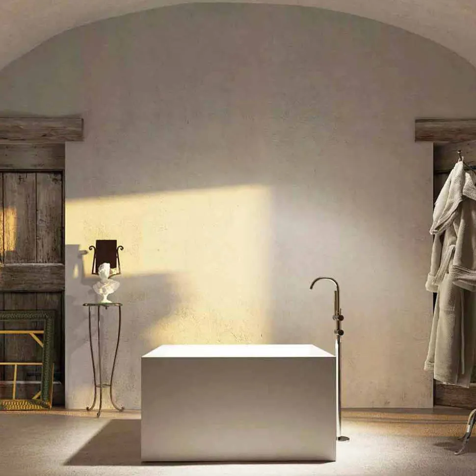 Vasca da bagno quadrata freestanding di design Argentera, made in Italy