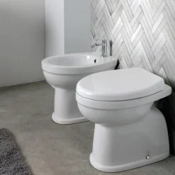 Vaso Wc a Terra in Ceramica Bianca Classica con Sedile in Poliestere - Silice
