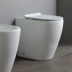 Vaso Wc con Scarico Traslato e Sedile Soft Close in Ceramica - Oleandro