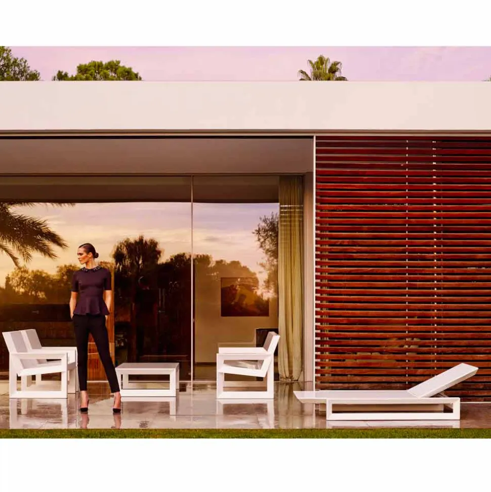 Vondom Frame lettino da giardino di design in polietilene bianco